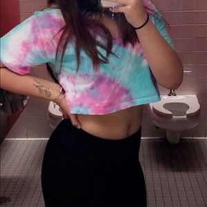 Tie-Dye Crop Top V Neck
